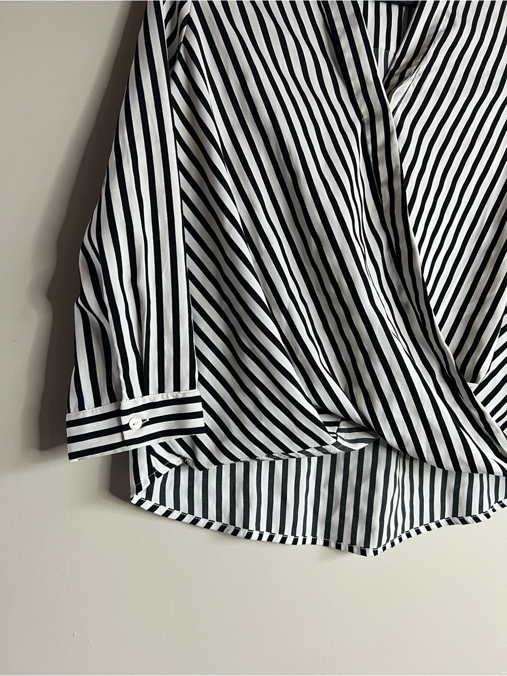 Vero Moda Black White Striped Wrap Blouse 3/4 Sleeve Surplice Women size medium - Picture 2 of 9